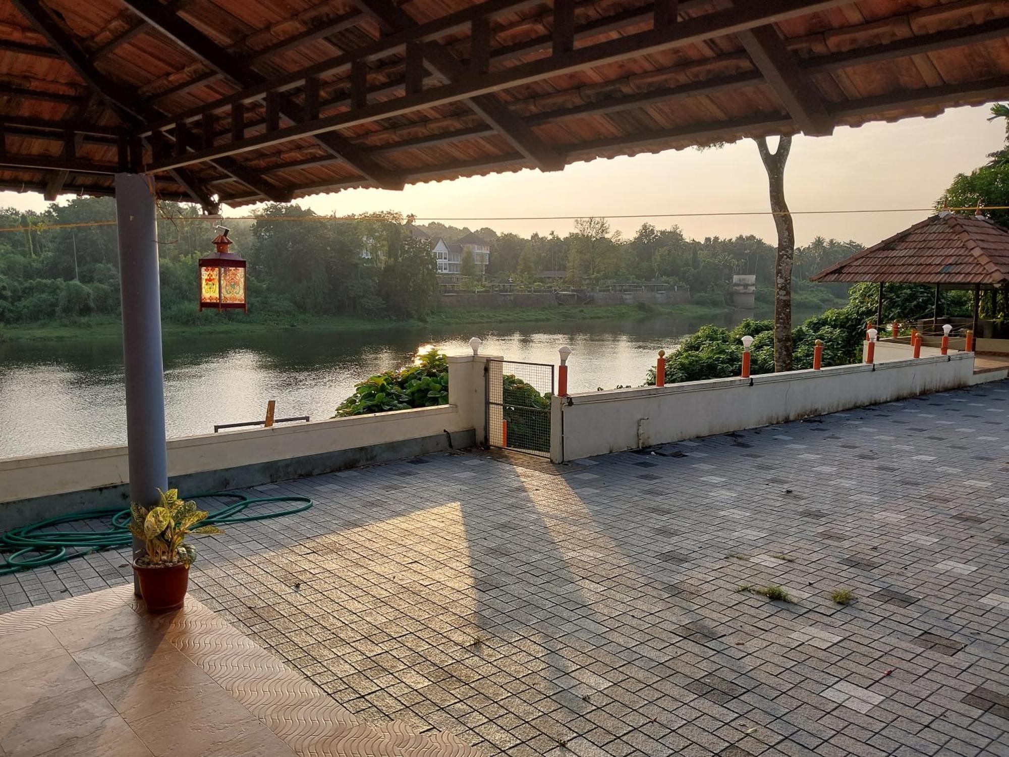 Stayberries River Rock Villa Athirapilly Kizhake Chālakudi Zewnętrze zdjęcie