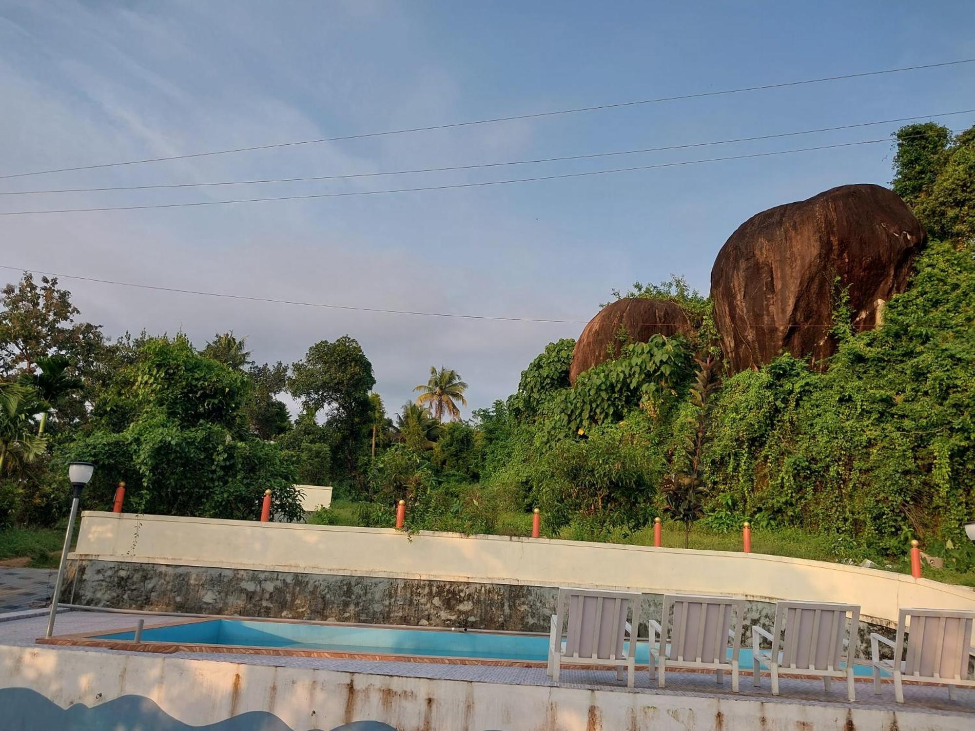 Stayberries River Rock Villa Athirapilly Kizhake Chālakudi Zewnętrze zdjęcie